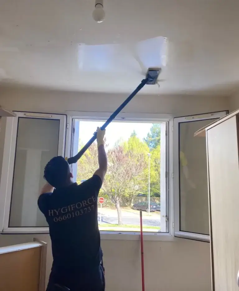 Technicien HYGIFORCE en intervention (14)